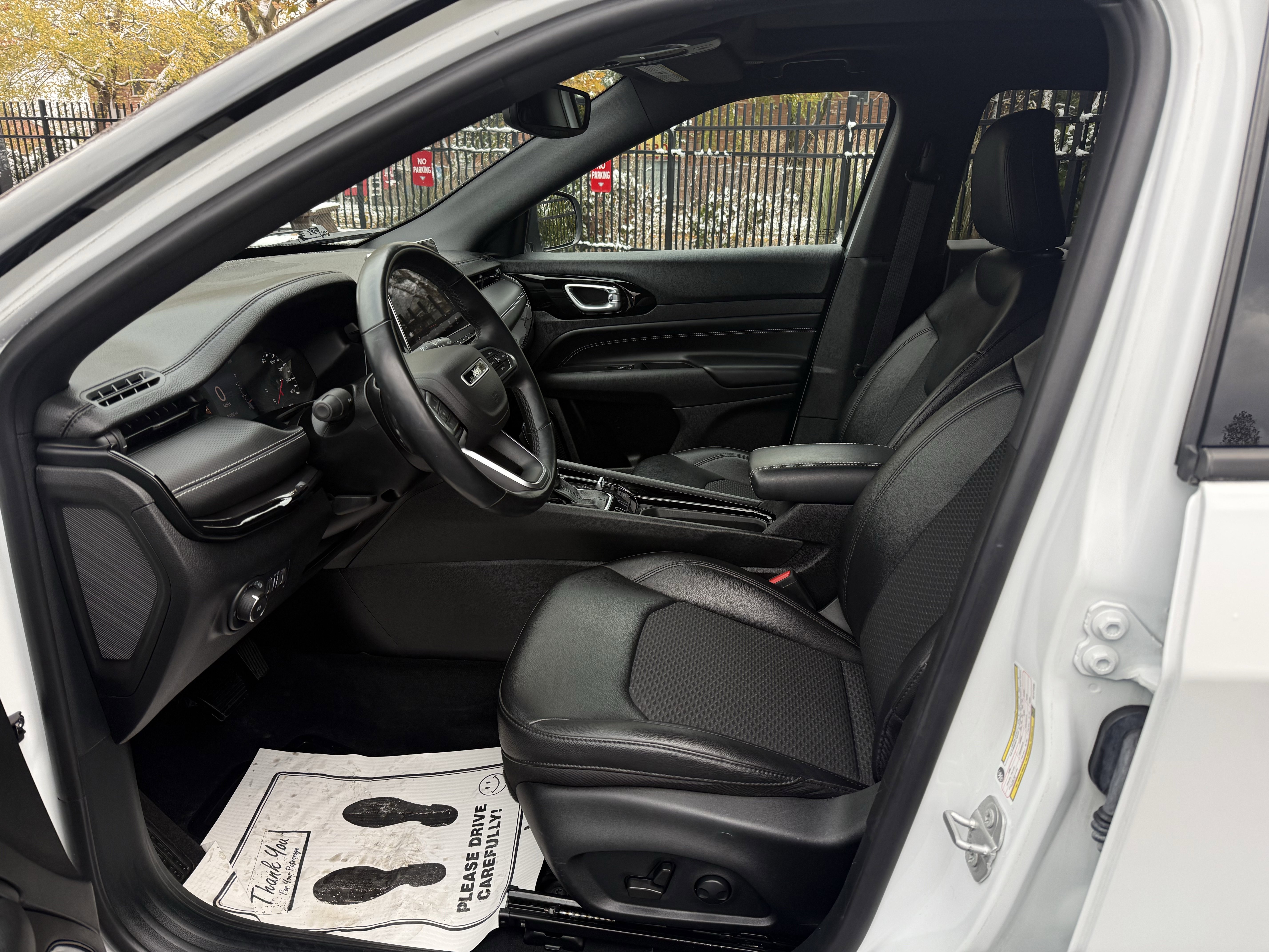 Used 2022 Jeep Compass Altitude w/ Sun and Sound Group image 13