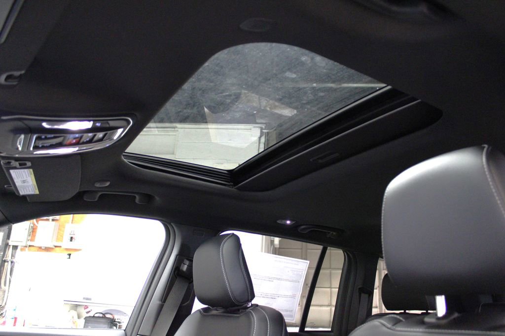 New 2025 Jeep Grand Cherokee Altitude image 24