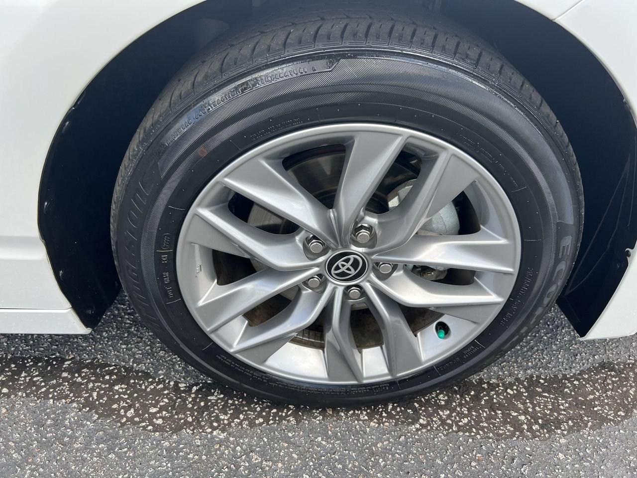 Used 2022 Toyota Avalon XLE w/ Moonroof Package FWD image 13