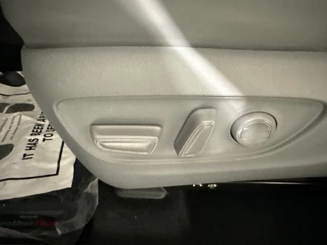 Used 2022 Toyota Highlander XLE AWD/4WD image 22