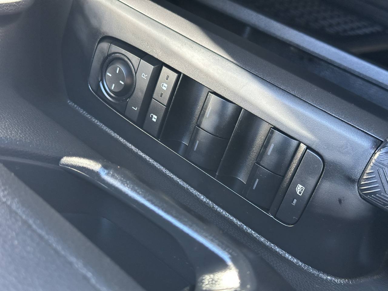 Used 2025 Toyota Tacoma SR5 AWD/4WD image 44