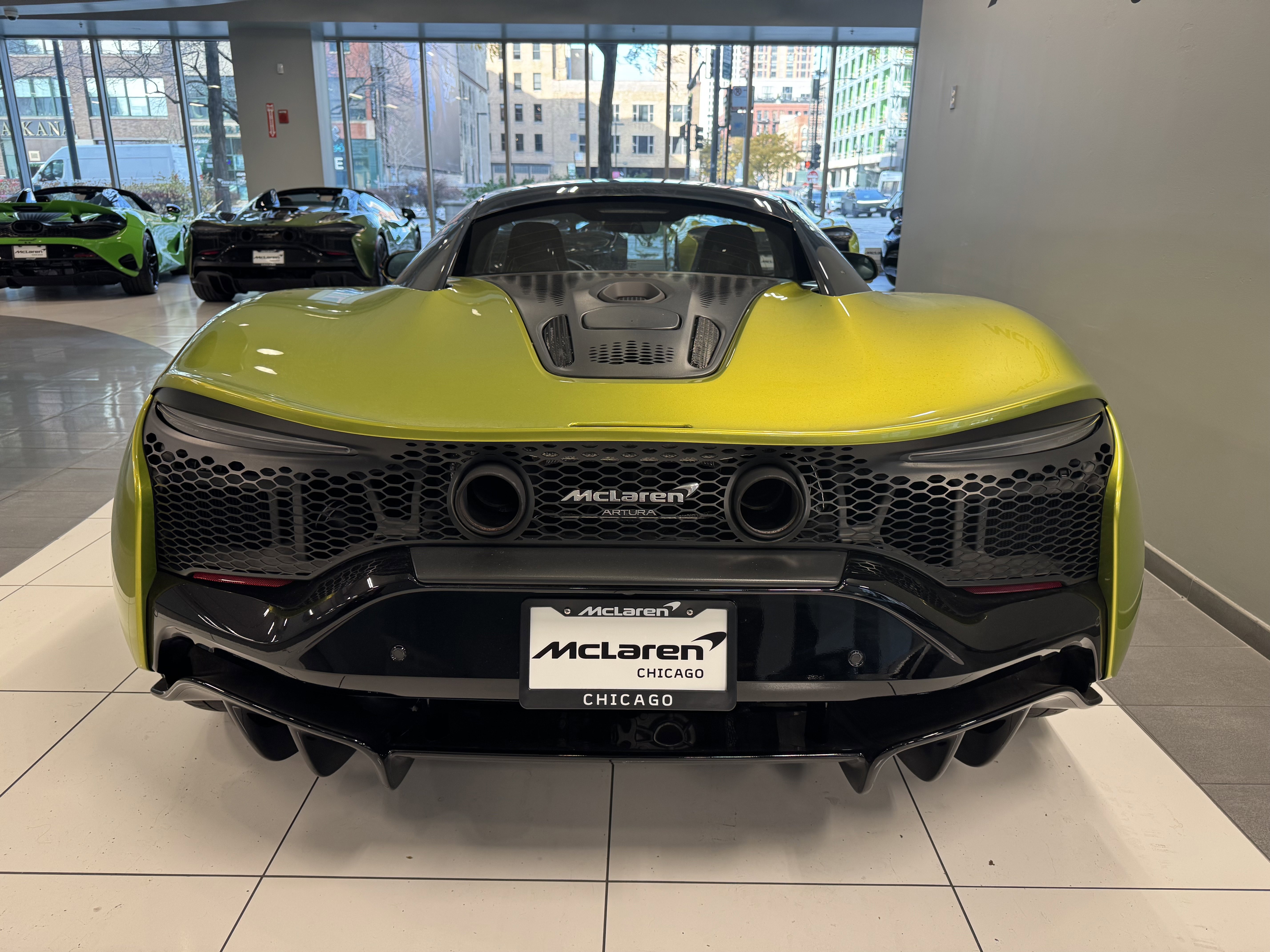 Used 2024 McLaren Artura image 5
