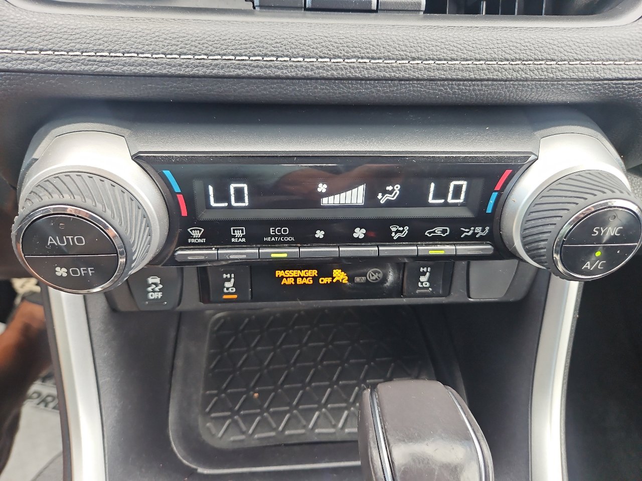 Used 2019 Toyota RAV4 XLE Premium image 34