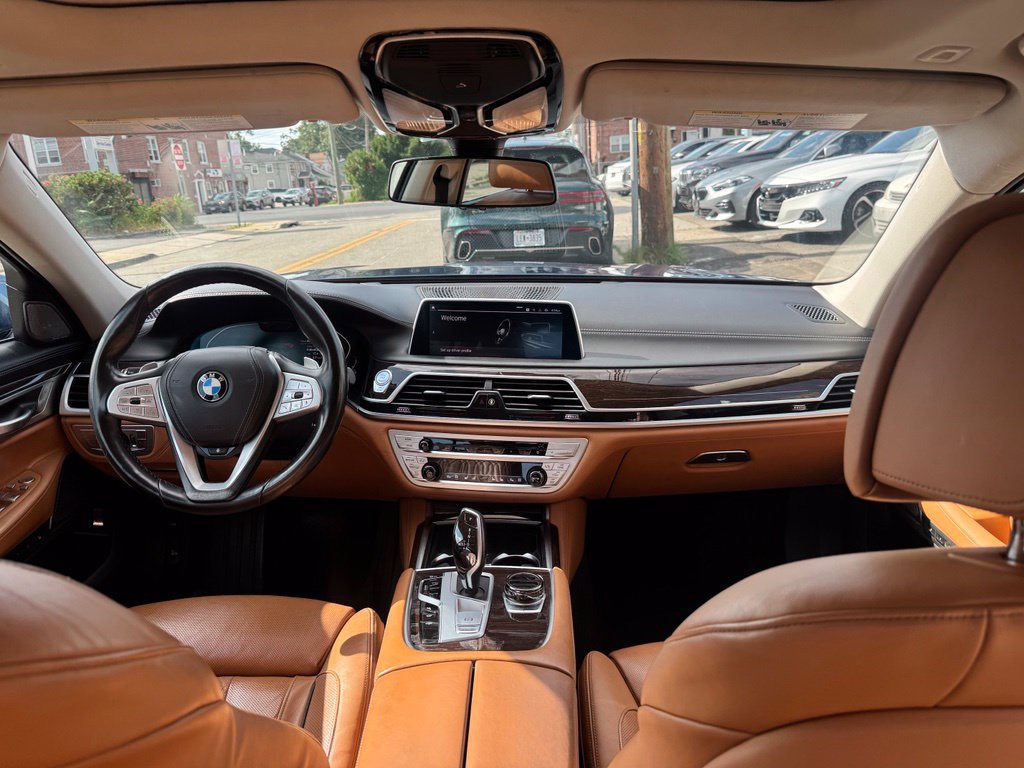 Used 2022 BMW 750i xDrive w/ Executive Package AWD/4WD image 35