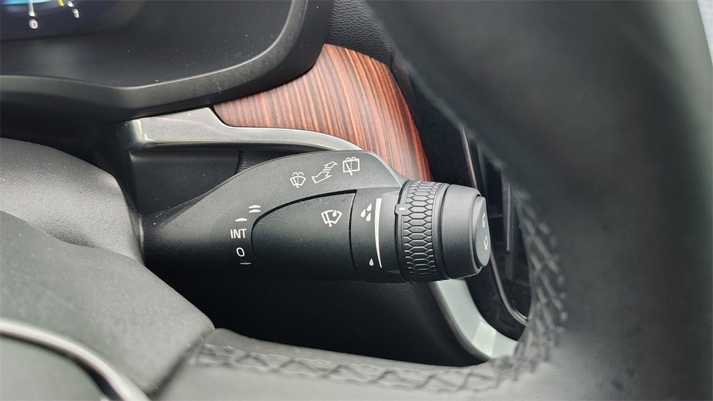 Certified 2025 Volvo V60 B5 Cross Country Plus image 16