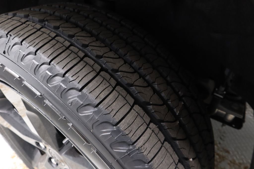 Used 2023 Jeep Grand Cherokee L Limited w/ Luxury Tech Group II image 20