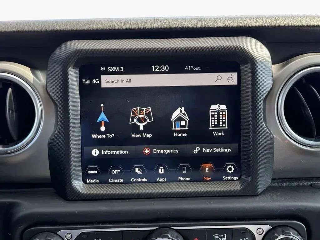 Used 2021 Jeep Gladiator Overland w/ Uconnect 4C Nav & Sound Group AWD/4WD image 23
