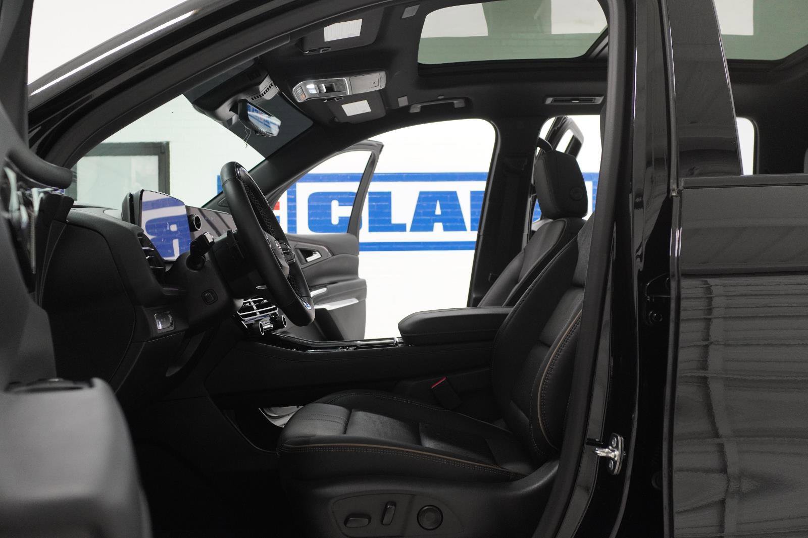Used 2026 Chevrolet Traverse High Country w/ LPO, Floor Liner Package FWD image 18