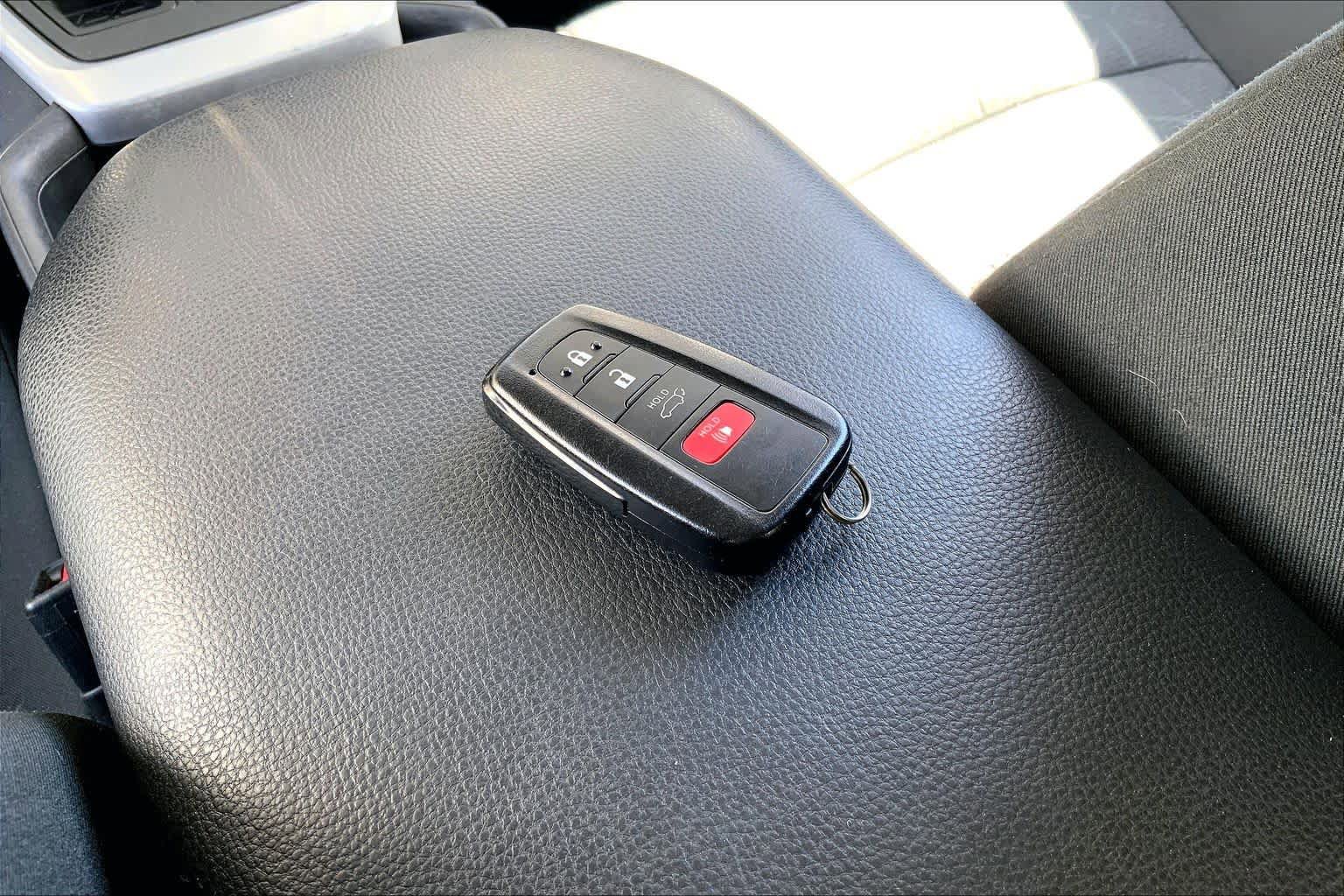 Used 2022 Toyota RAV4 XLE w/ Convenience Package AWD/4WD image 15