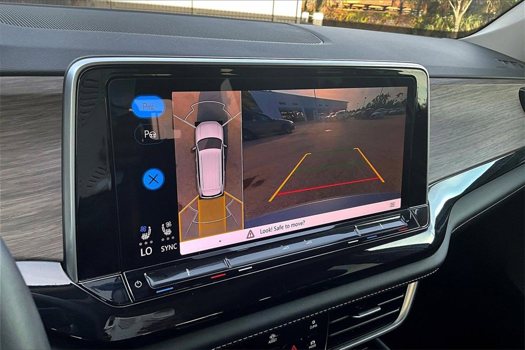 Used 2025 Volkswagen Atlas SEL Premium R-Line image 26