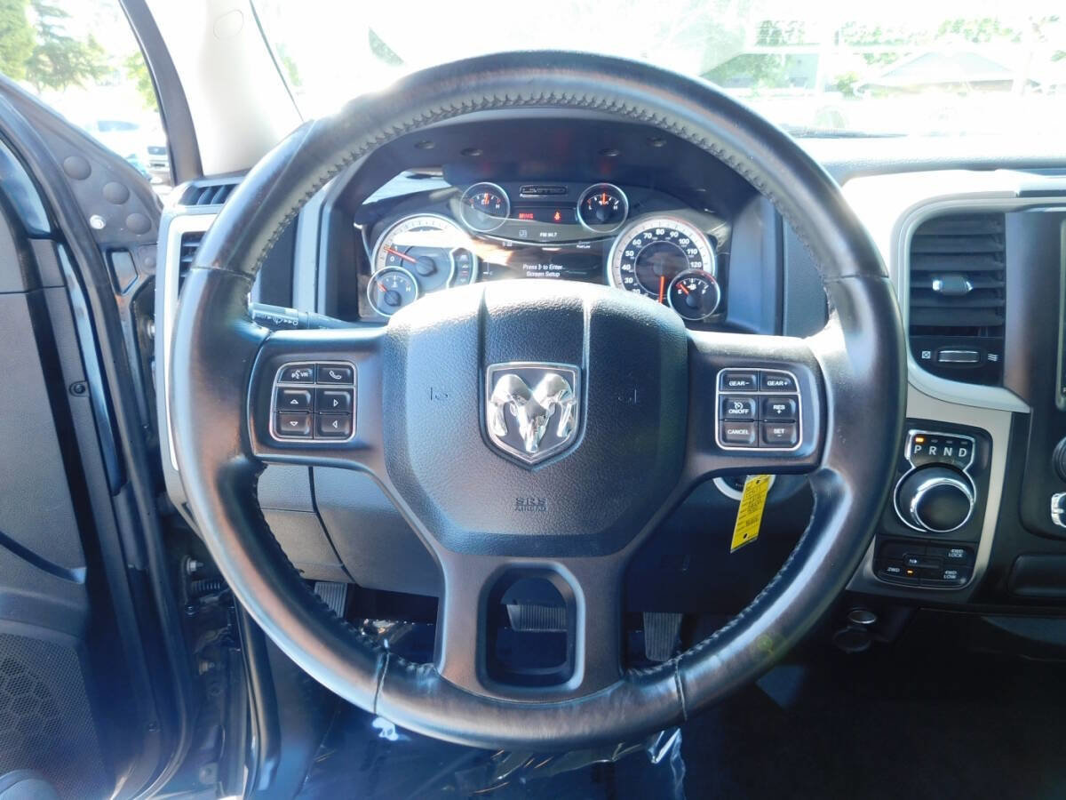 Used 2016 RAM 1500 Classic SLT w/ Luxury Group image 8
