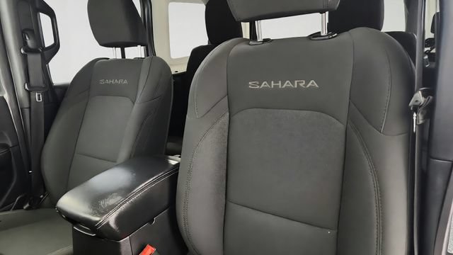 Used 2018 Jeep Wrangler Unlimited Sahara AWD/4WD image 10