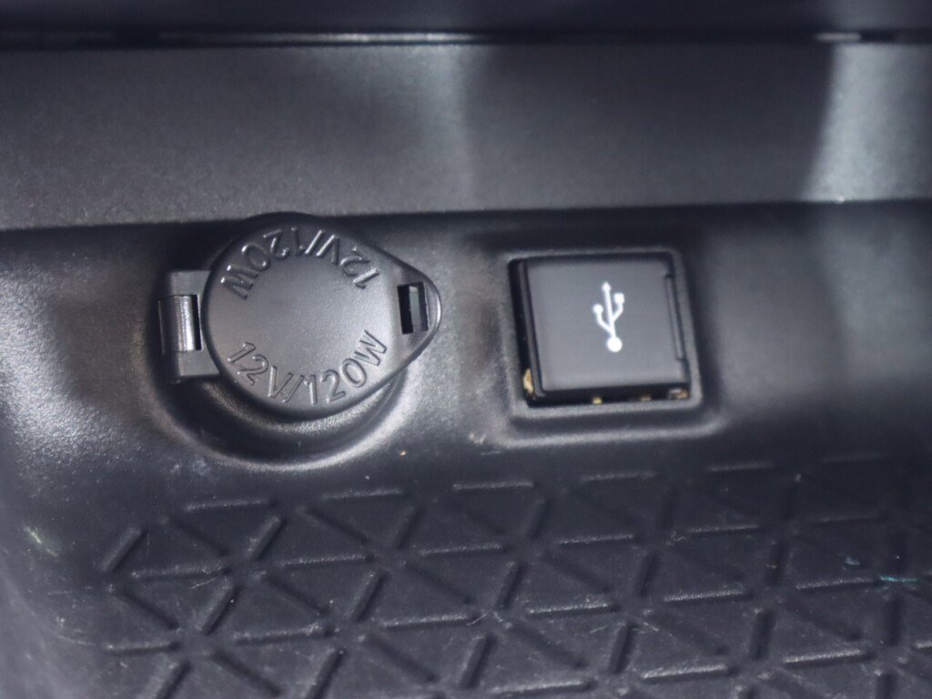 Used 2021 Toyota RAV4 LE AWD/4WD image 22