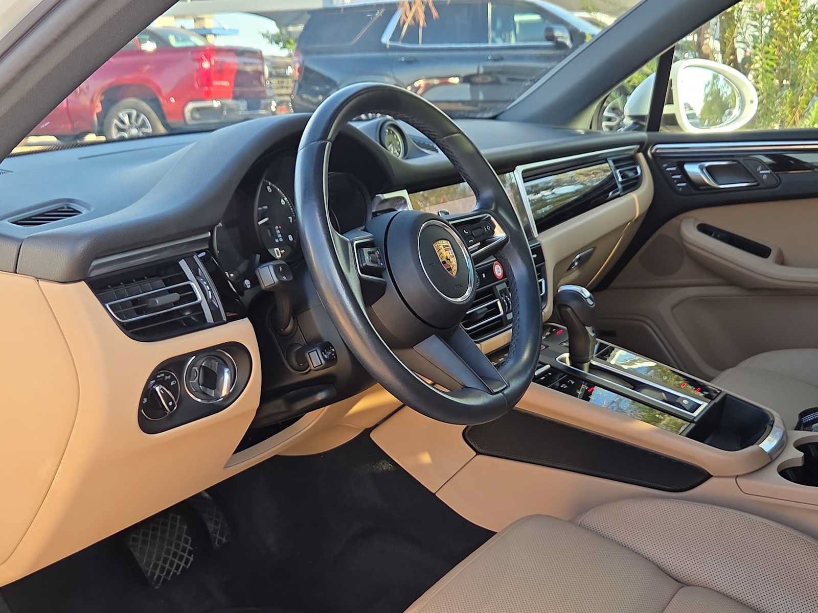Used 2022 Porsche Macan AWD/4WD image 10