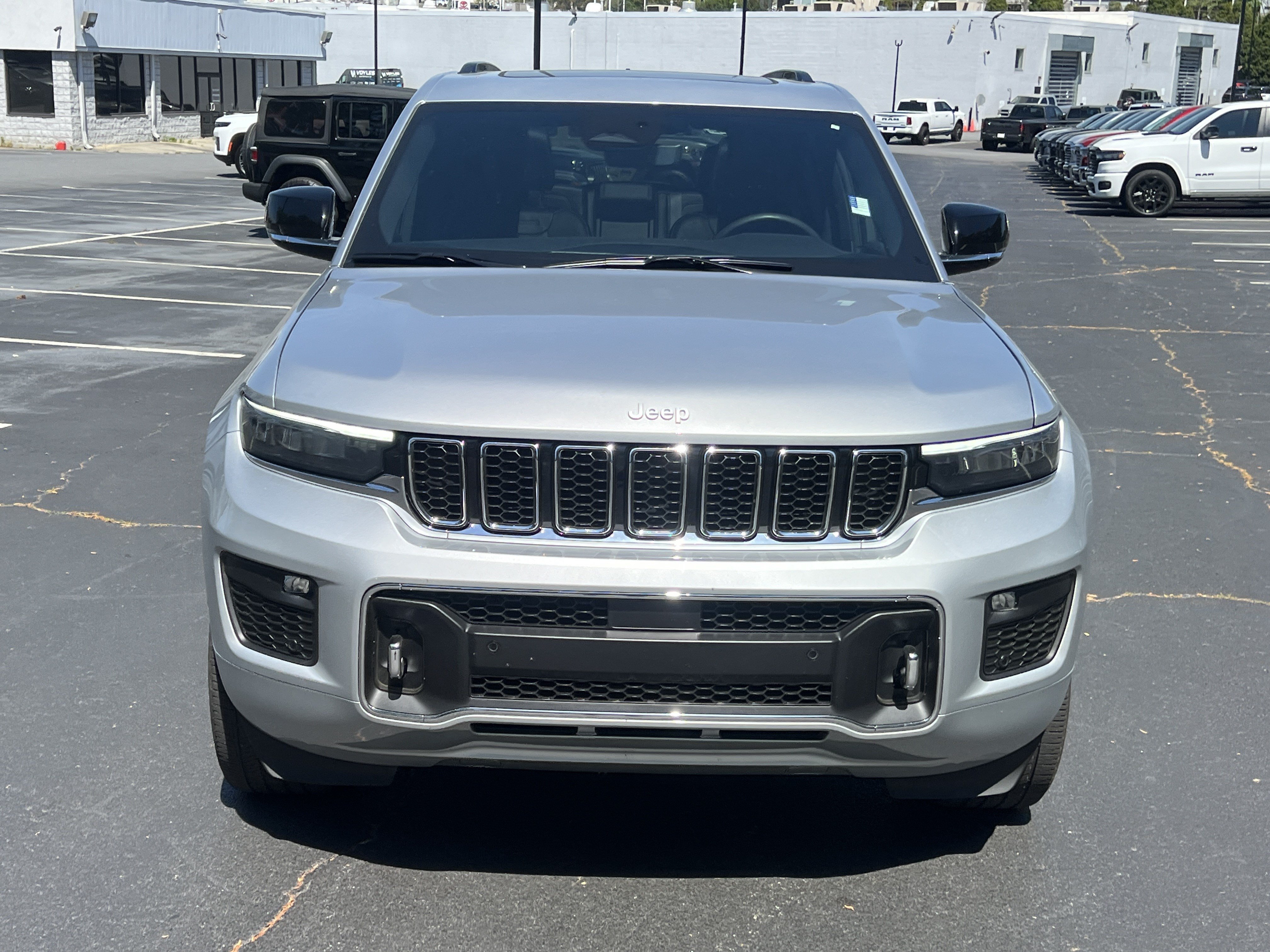 Used 2024 Jeep Grand Cherokee Overland w/ Luxury Tech Group IV AWD/4WD image 2