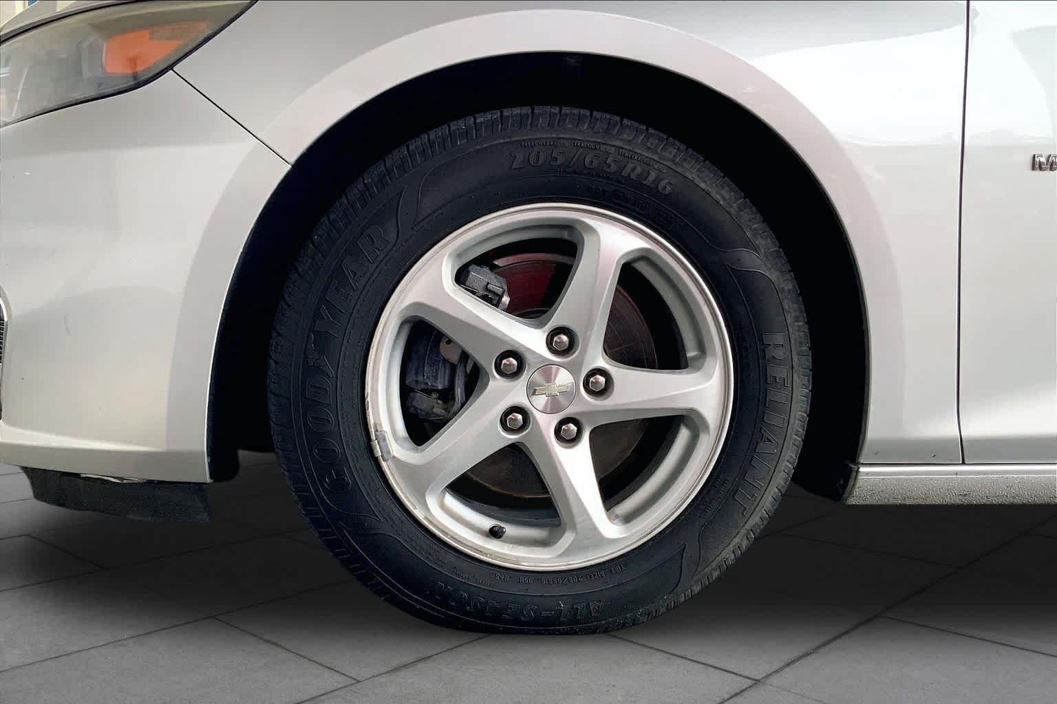 Used 2017 Chevrolet Malibu LS FWD image 11