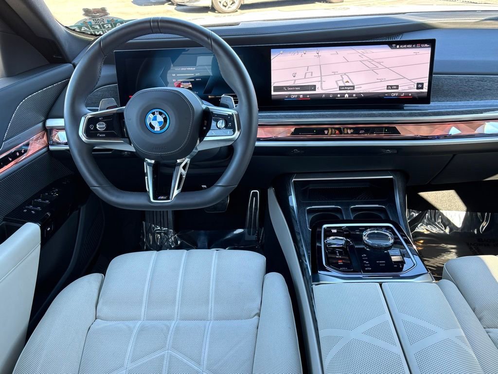 Used 2025 BMW 750e xDrive 750e xDrive w/ Premium Package image 13