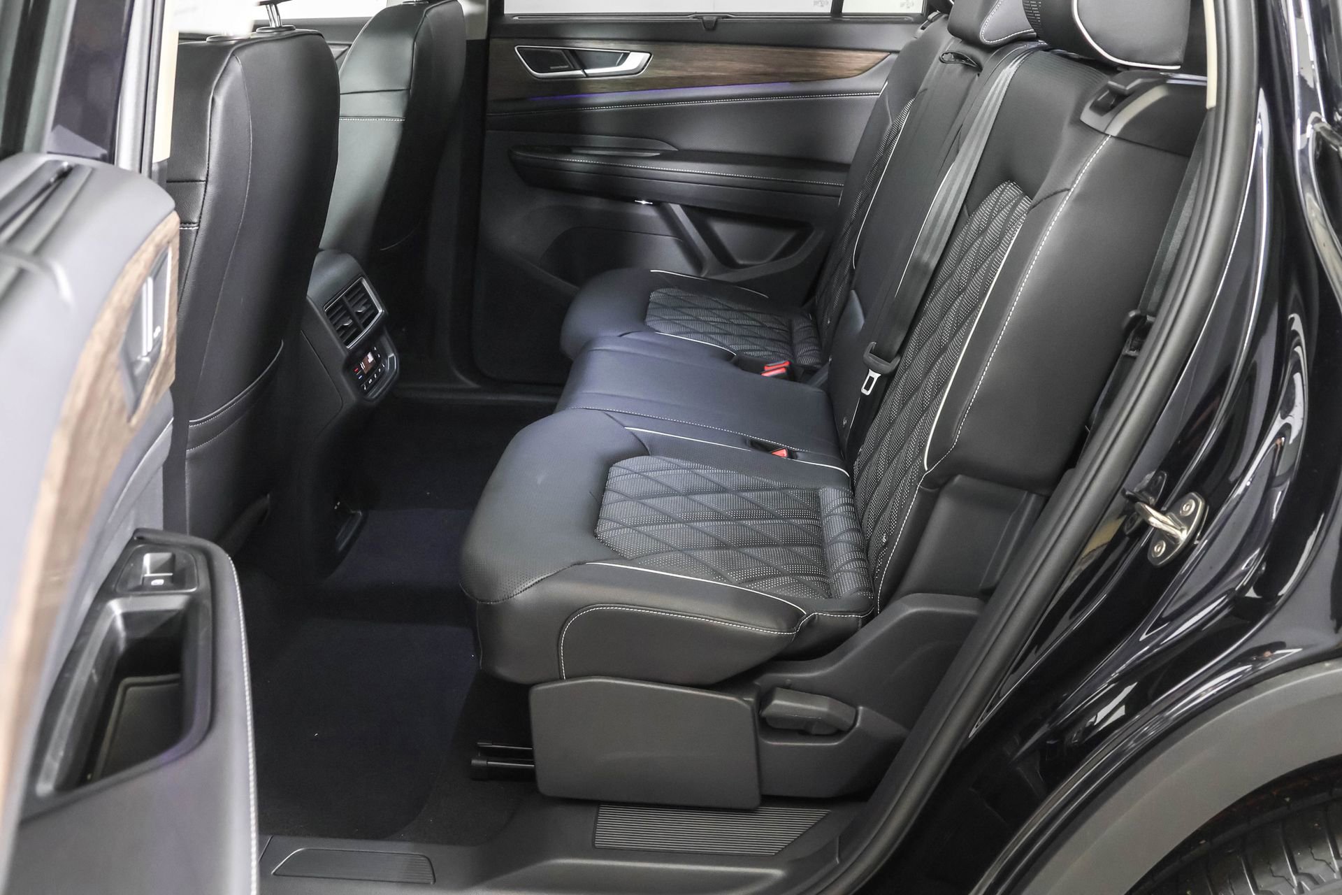 New 2026 Volkswagen Atlas SEL Premium R-Line image 34