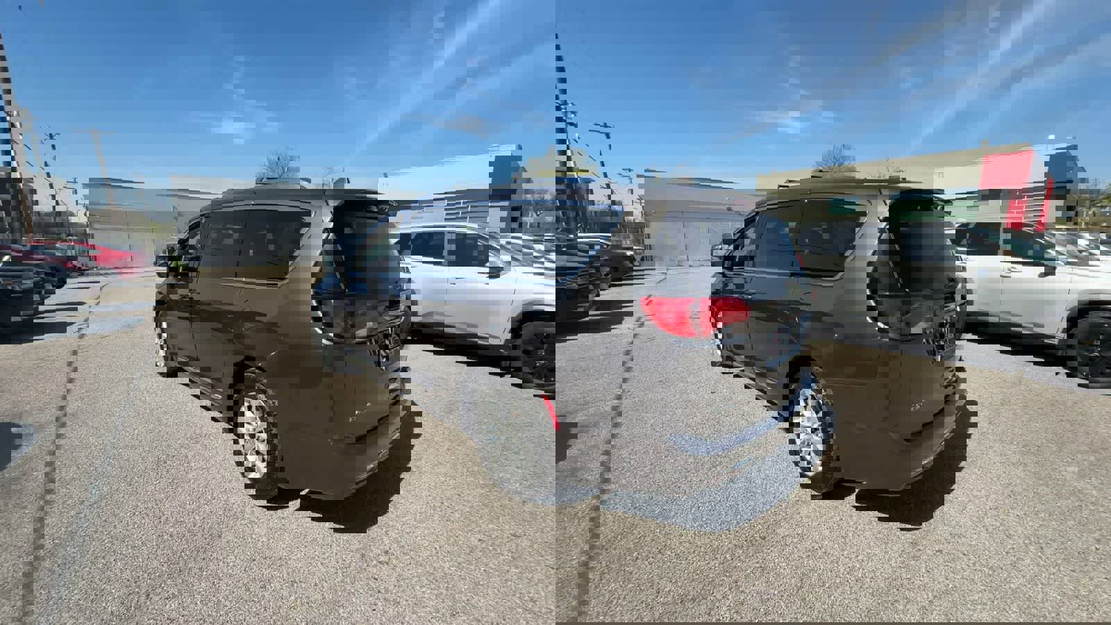 Used 2019 Chrysler Pacifica Touring-L image 6