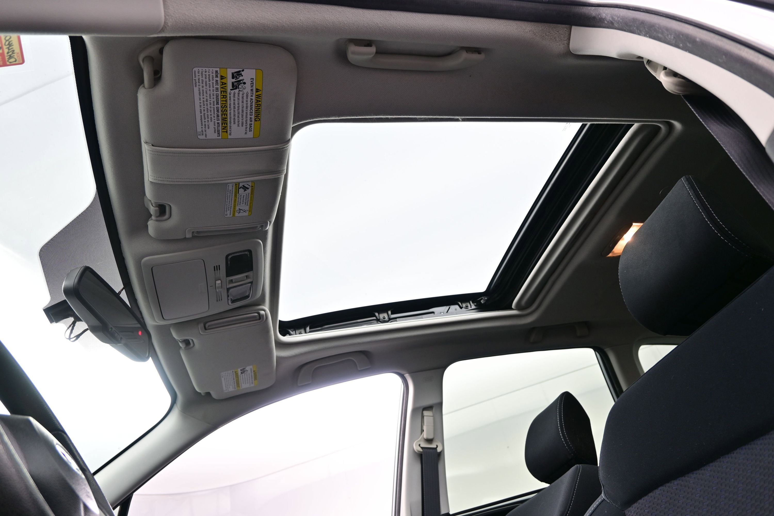 Used 2015 Subaru Forester 2.5i Premium w/ All-Weather Package AWD/4WD image 18