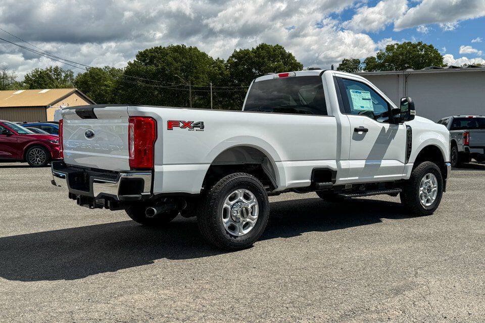 Used 2026 Ford F350 XLT w/ FX4 Off-Road Package AWD/4WD image 3