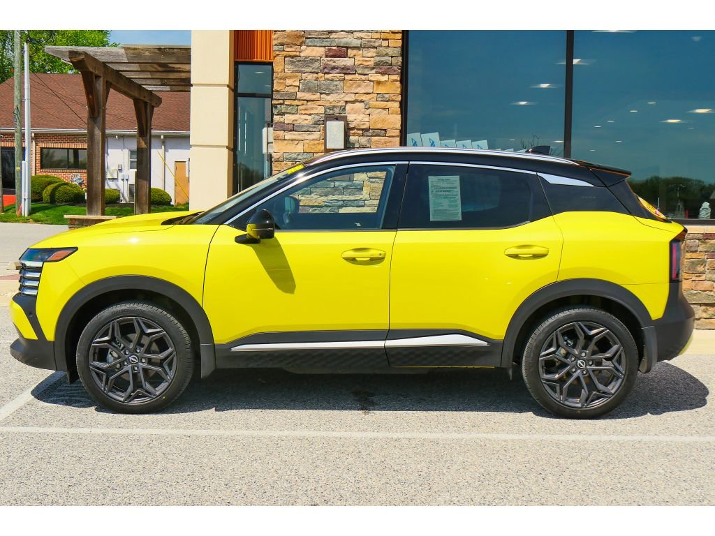 Used 2025 Nissan Kicks SR AWD/4WD image 6