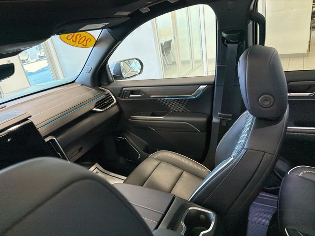 Used 2026 GMC Acadia Denali w/ Super Cruise Package AWD/4WD image 35