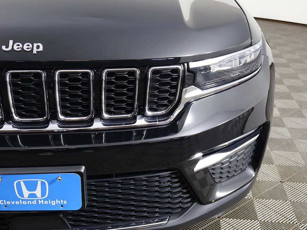 Used 2023 Jeep Grand Cherokee Limited AWD/4WD image 15