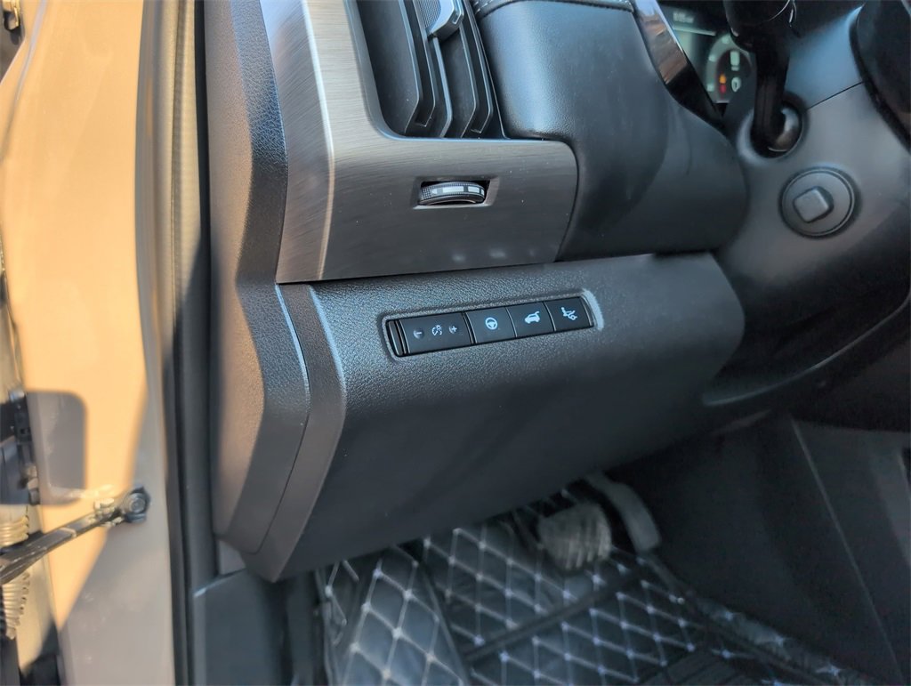 Used 2024 Nissan Pathfinder Platinum image 17