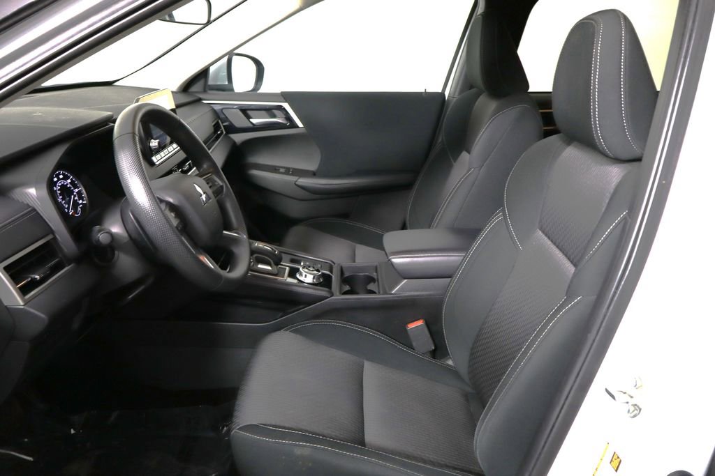 Used 2024 Mitsubishi Outlander ES image 15
