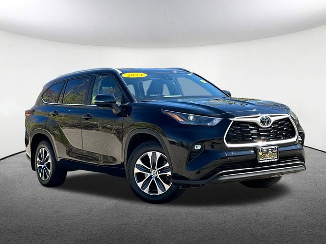 Used 2024 Toyota Highlander XLE AWD/4WD image 2