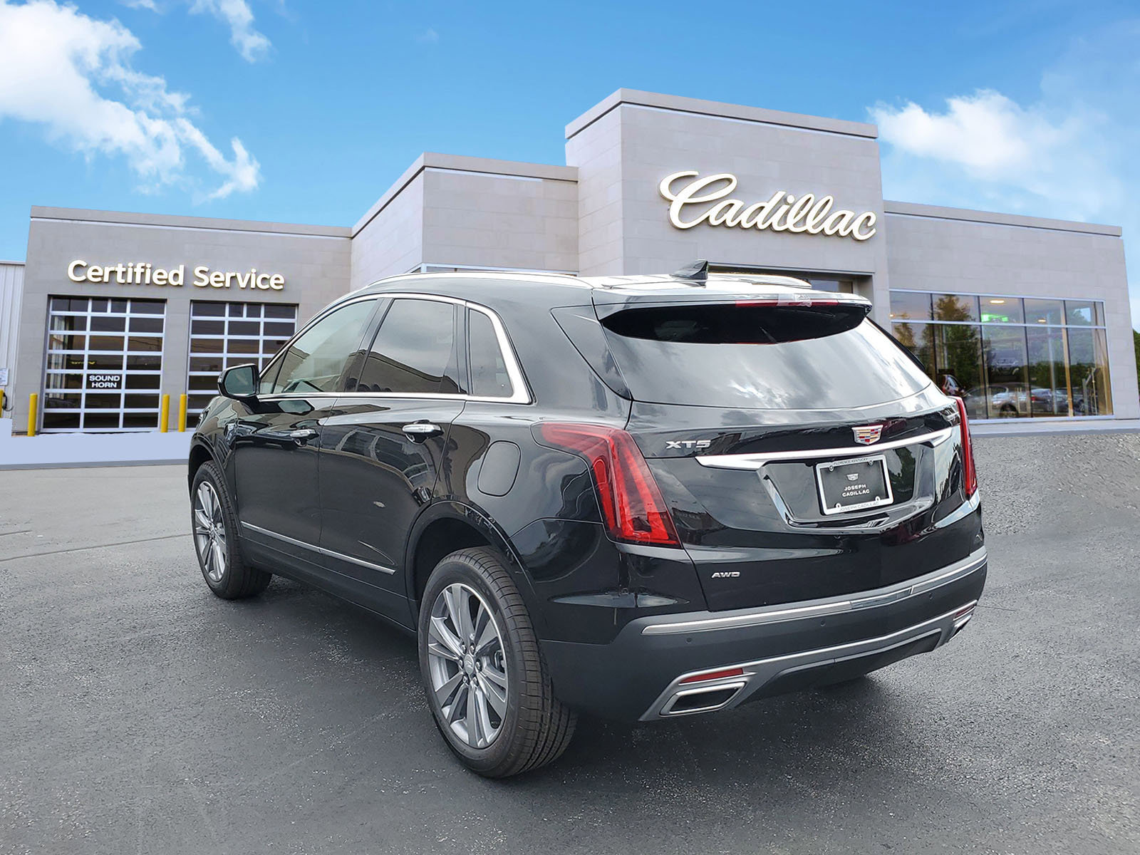 New 2025 Cadillac XT5 Premium Luxury w/ LPO, Floor Liner Package image 2