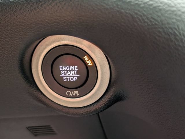 Used 2025 Chrysler Pacifica Select FWD image 21