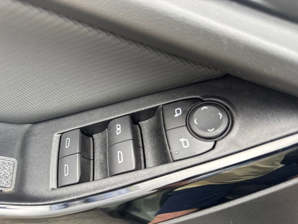 Used 2025 Chevrolet Equinox LT image 22