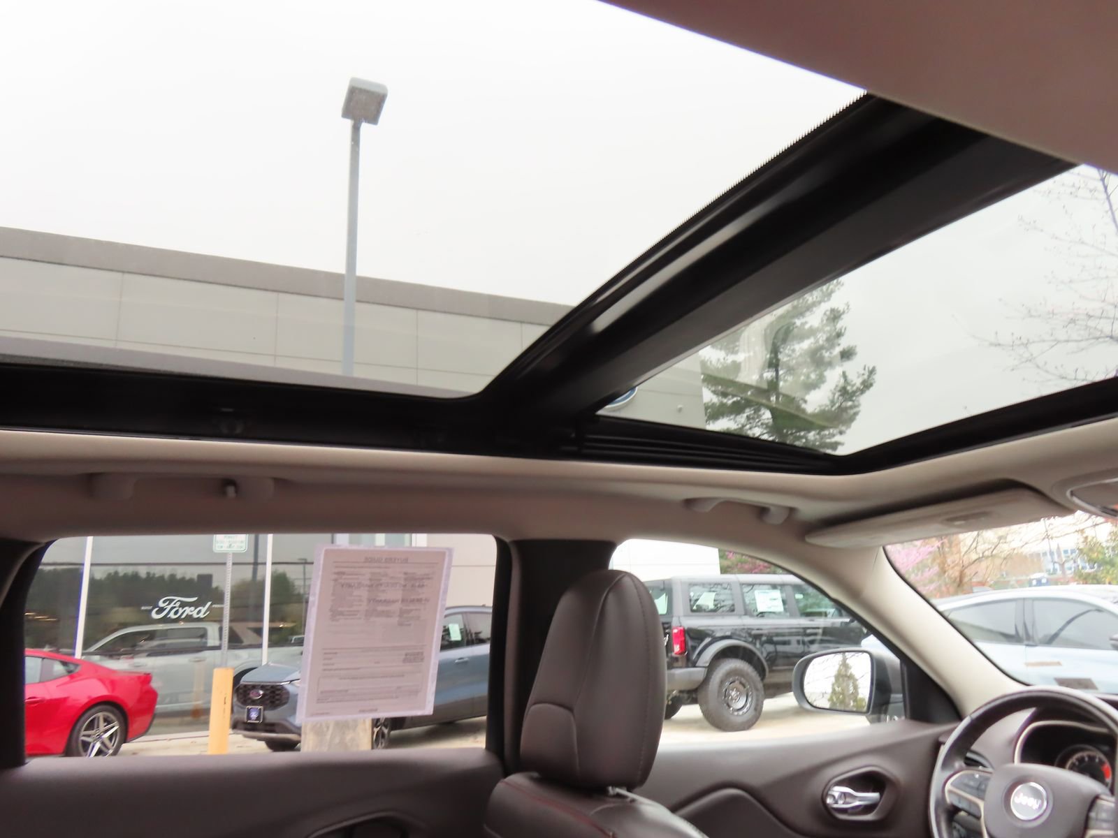 Used 2016 Jeep Cherokee Trailhawk w/ Comfort/Convenience Group image 36