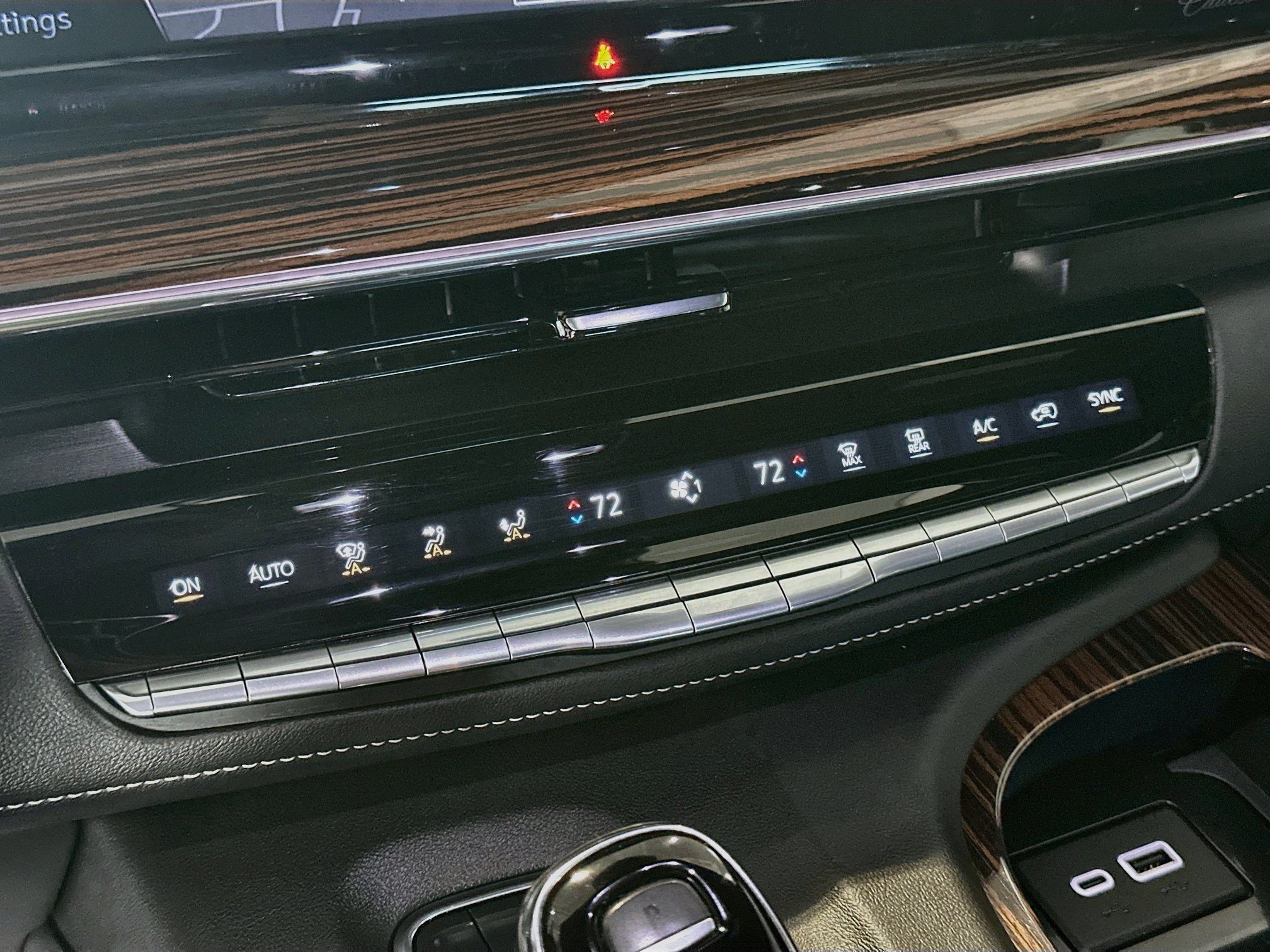 Certified 2024 Cadillac Escalade Premium Luxury AWD/4WD image 17