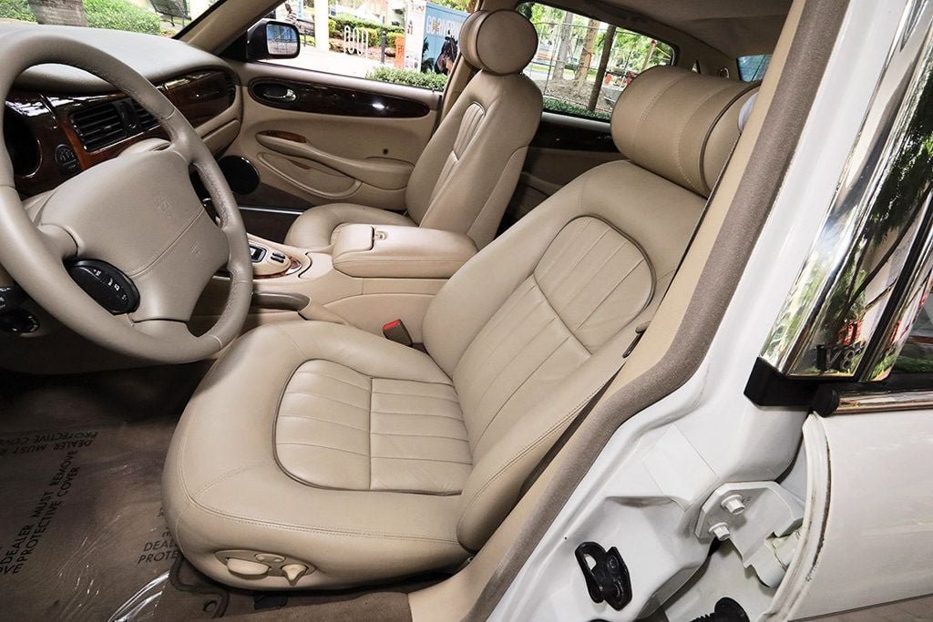 Used 2003 Jaguar XJ8 RWD image 28