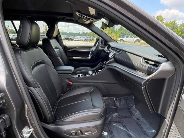 Certified 2025 Jeep Grand Cherokee Limited w/ Luxury Tech Group II AWD/4WD image 51