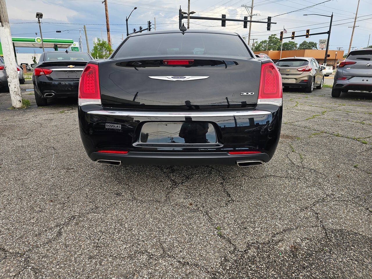 Used 2019 Chrysler 300 Touring w/ Quick Order Package 2EF RWD image 7