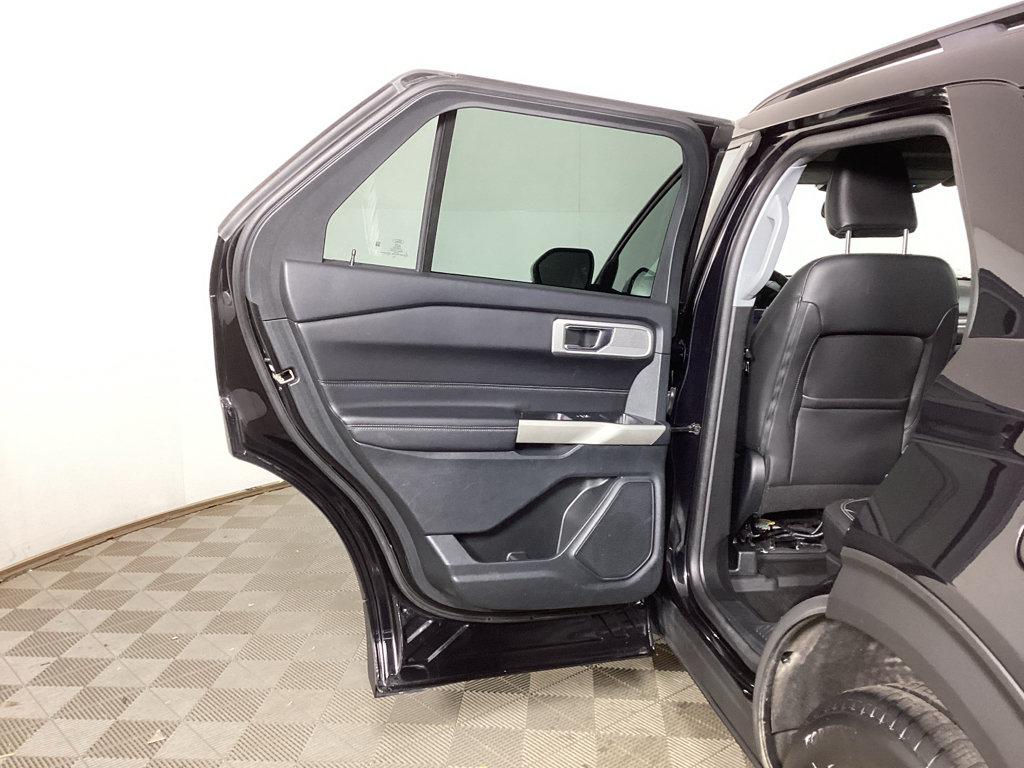 Used 2023 Ford Explorer XLT w/ Equipment Group 202A AWD/4WD image 14