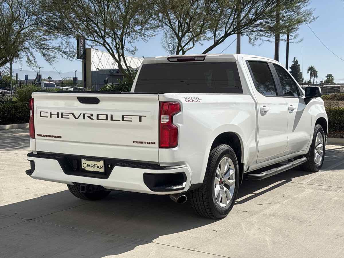Used 2020 Chevrolet Silverado 1500 Custom w/ Custom Value Package RWD image 3