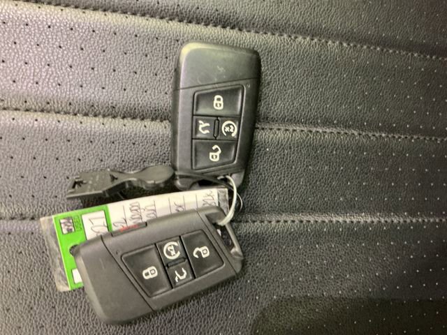 Used 2022 Volkswagen Tiguan SE R-Line image 74