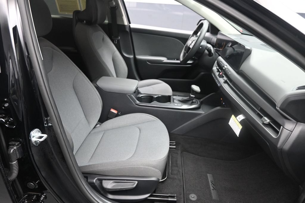 Used 2025 Kia K4 FWD image 26