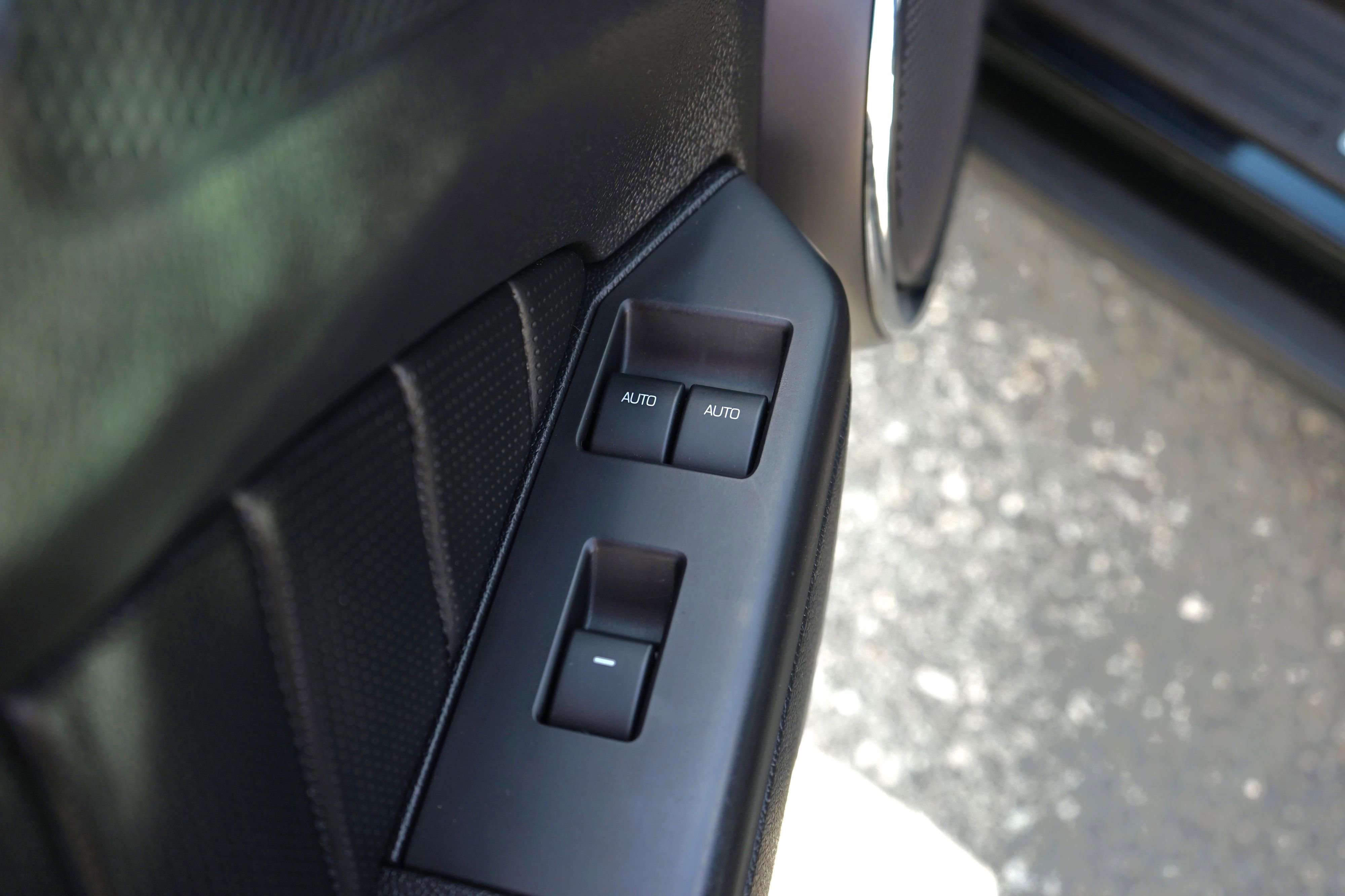 Used 2012 Ford Mustang GT Premium w/ Comfort Pkg RWD image 15