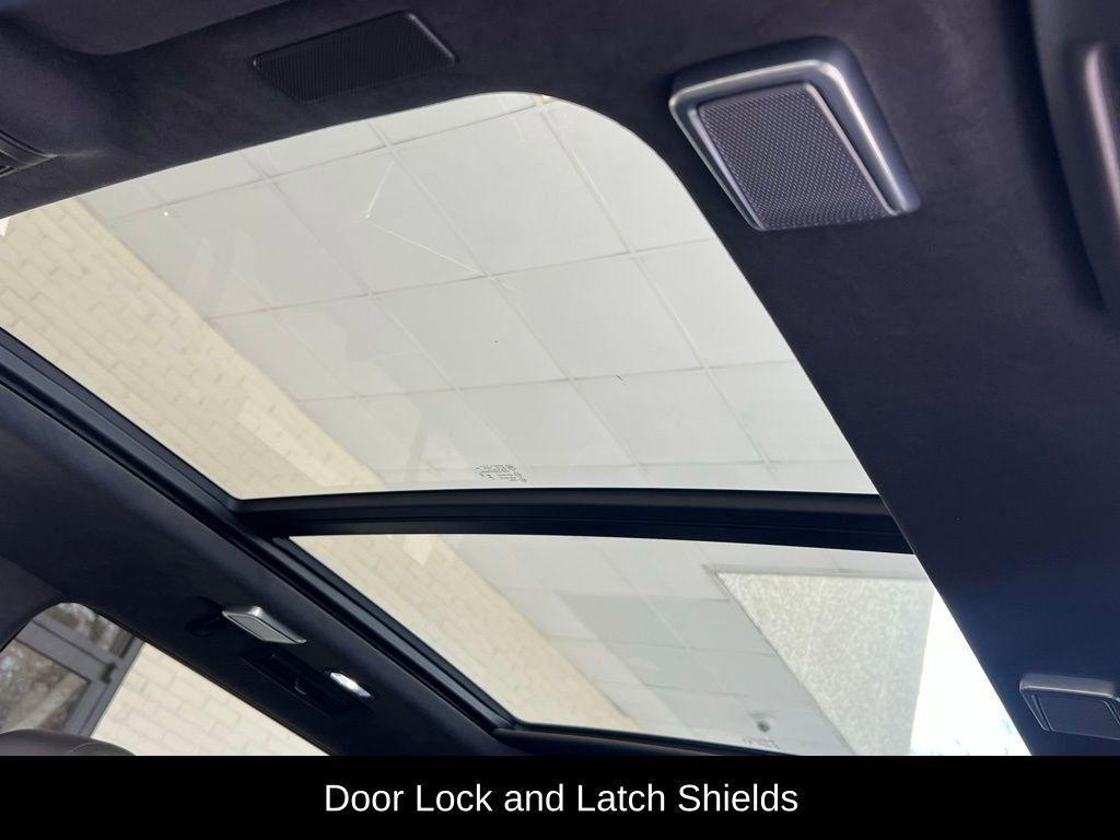 Used 2025 Cadillac Escalade Sport Platinum w/ LPO, ONYX Package image 17