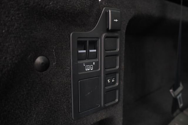 Used 2023 Land Rover Discovery S R-Dynamic image 30