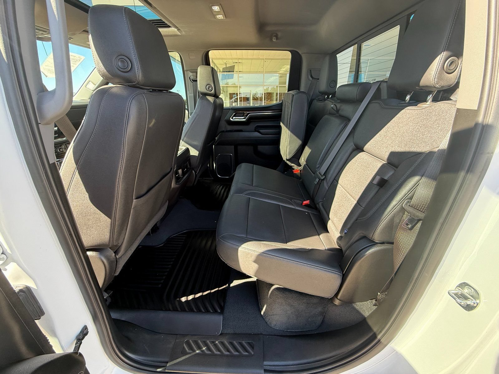 Used 2024 Chevrolet Silverado 1500 LT Trail Boss w/ LT Trail Boss Premium Package AWD/4WD image 15