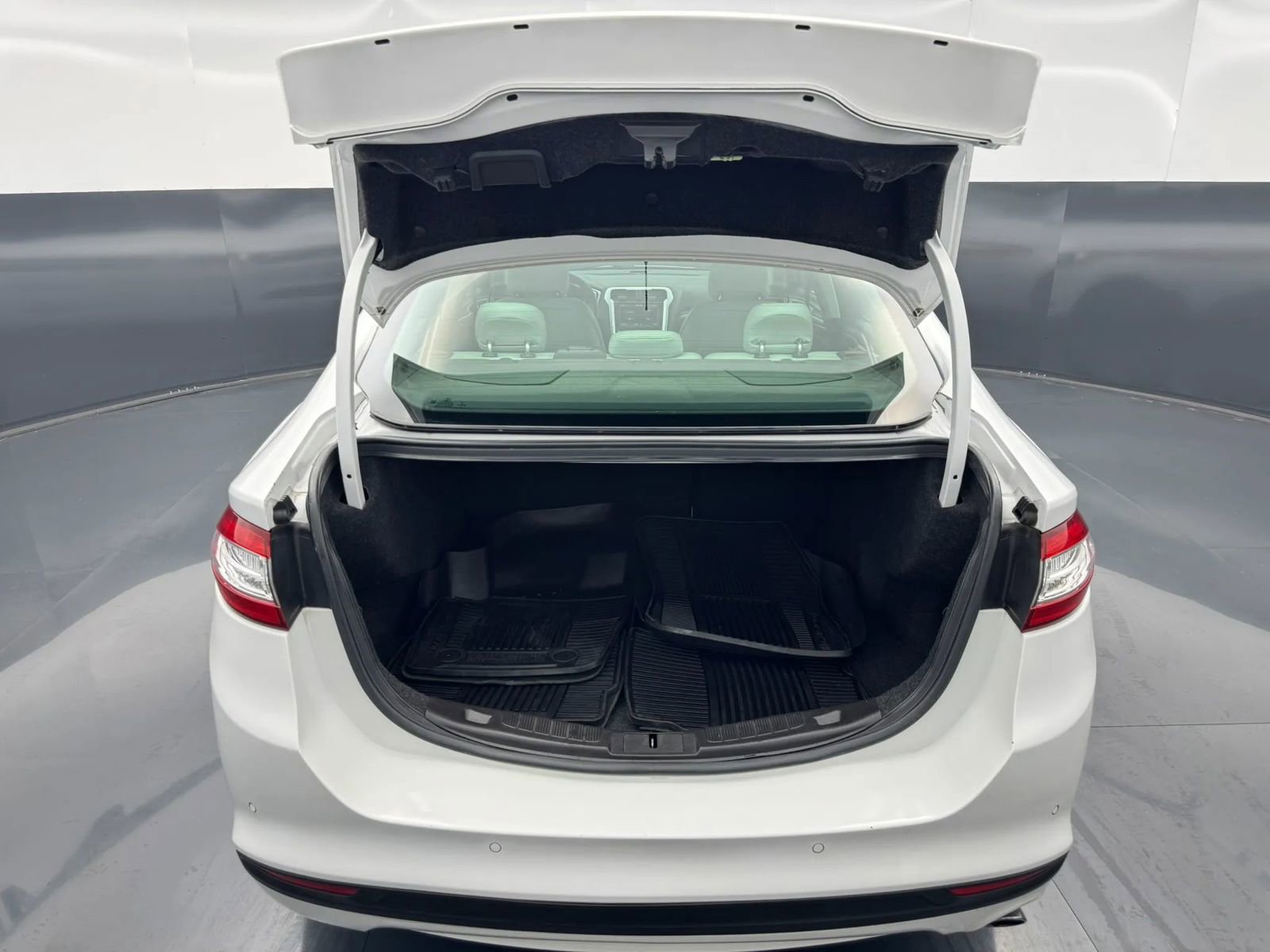 Used 2016 Ford Fusion SE image 39