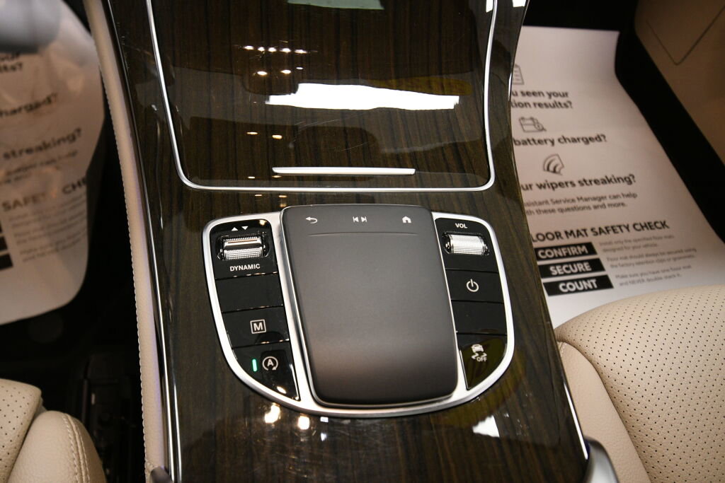 Used 2020 Mercedes-Benz GLC 300 4MATIC image 17