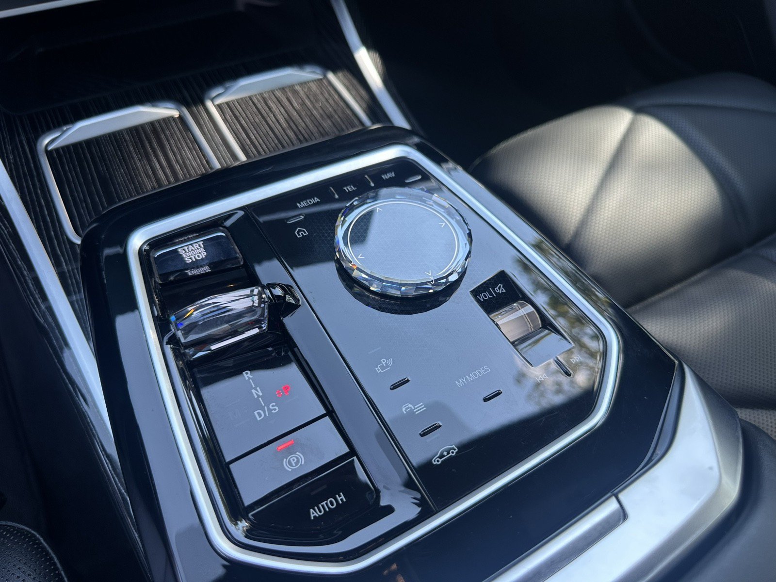 Used 2023 BMW 740i w/ Parking Assistance Package RWD image 26